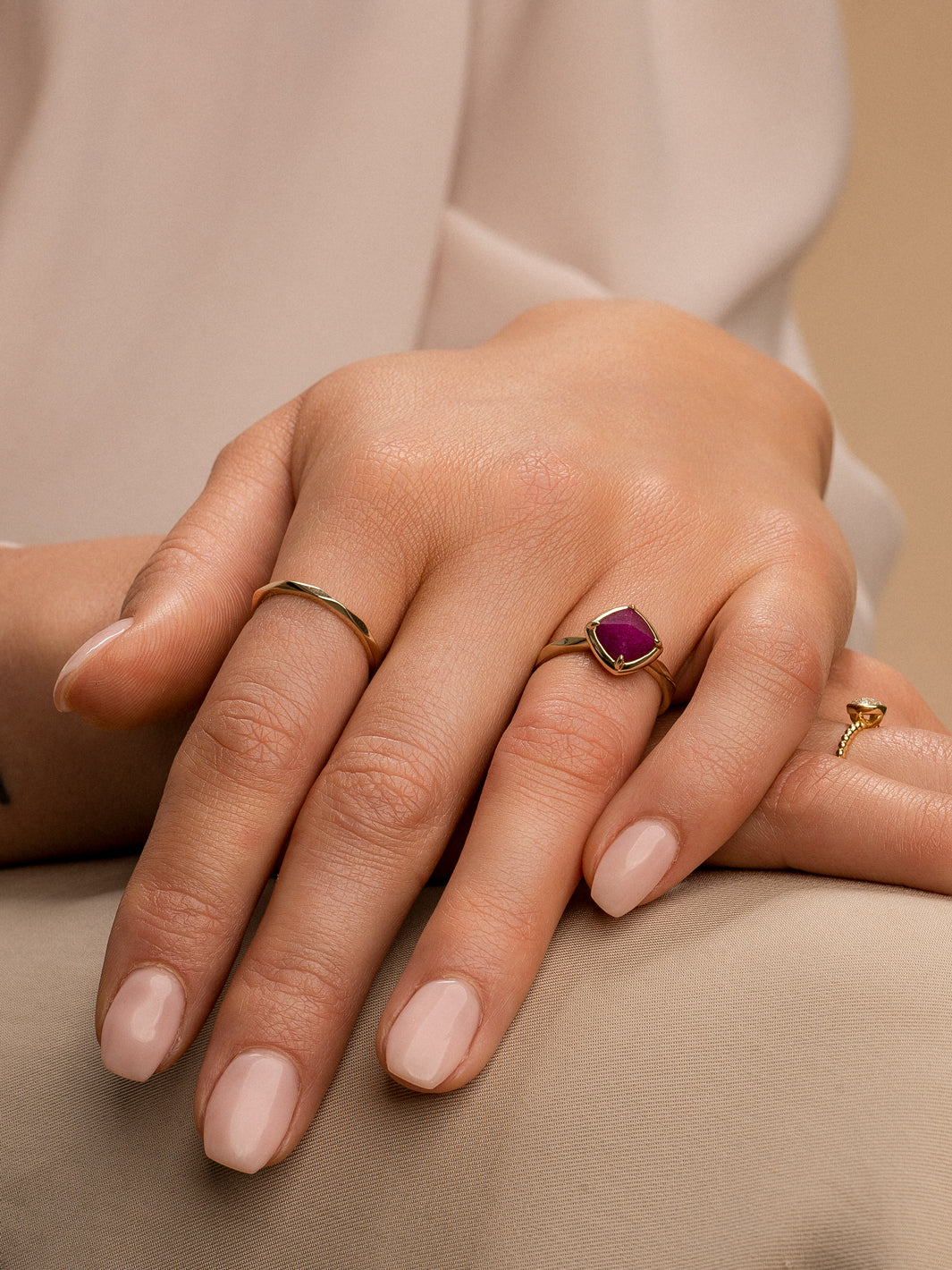 Edge Ring Fuchsia Jade | 9 karaat