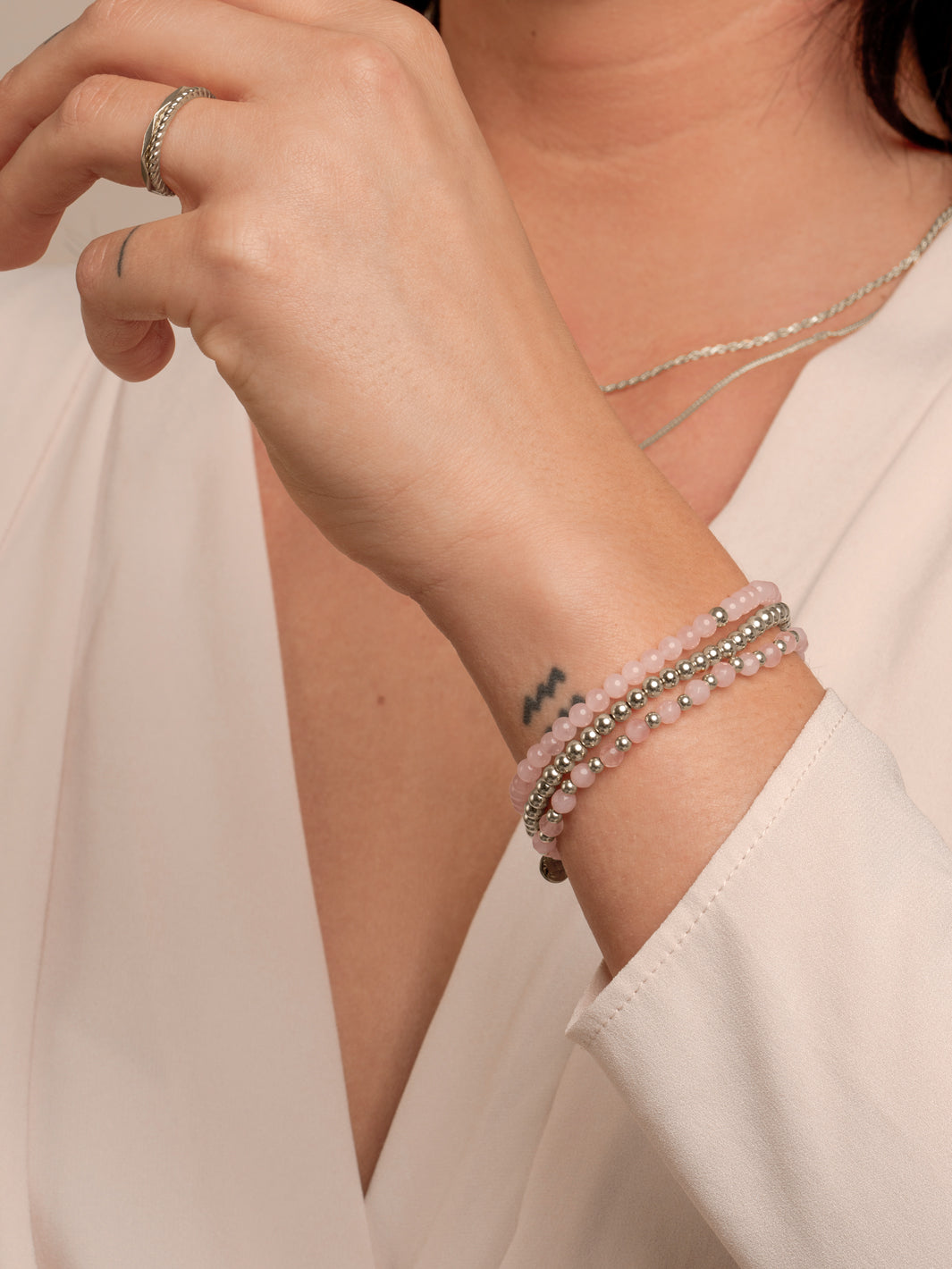 Rosequarz grundlegende Armbänder Stapel | Silber