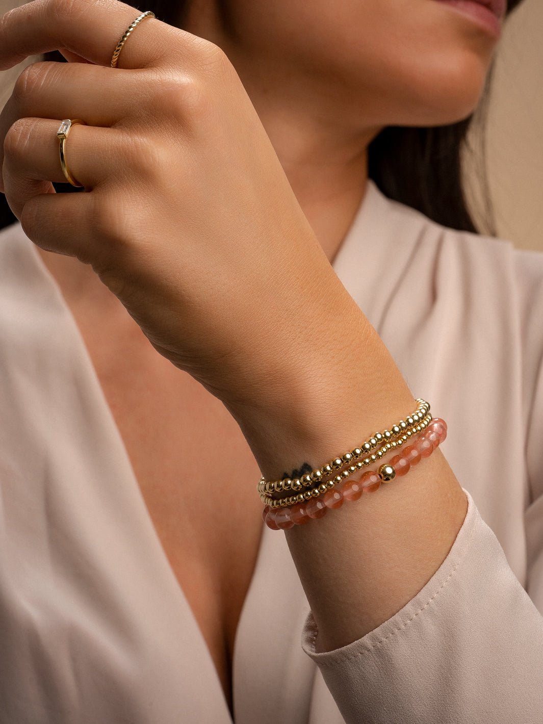 Ronde cherry quartz kralen met gouden kralen sparkling jewels sieraad armband 